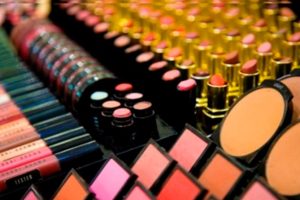 Tips Bisnis Kosmetik Biar Untung Banyak